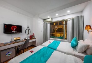 In-room safe, desk, laptop workspace, soundproofing - Paon Boutique Hotel & Spa (Hanoi)