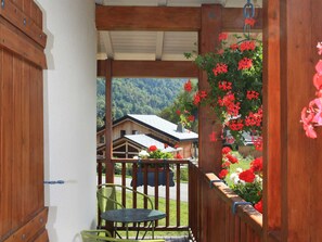 Property grounds - Charming Villa in Samoëns with Wifi and 2 Bedrooms (Samoëns)
