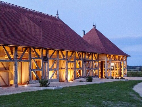 Cozy rural cottage with garden and fireplace, sleeps 4.