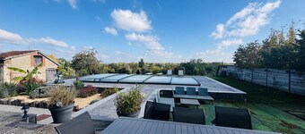 Dorfhaus mit privatem Pool, Haustiere erlaubt, 12 Schlafplätze in Bressolles