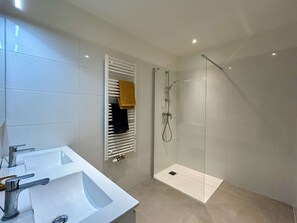 Hair dryer - New 4-room apartment for 6 people with terrace in Briançon (Briançon)