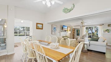 Signature Cottage, 3 Bedrooms, Patio | In-room dining