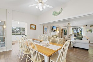 Signature Cottage, 3 Bedrooms, Patio | In-room dining