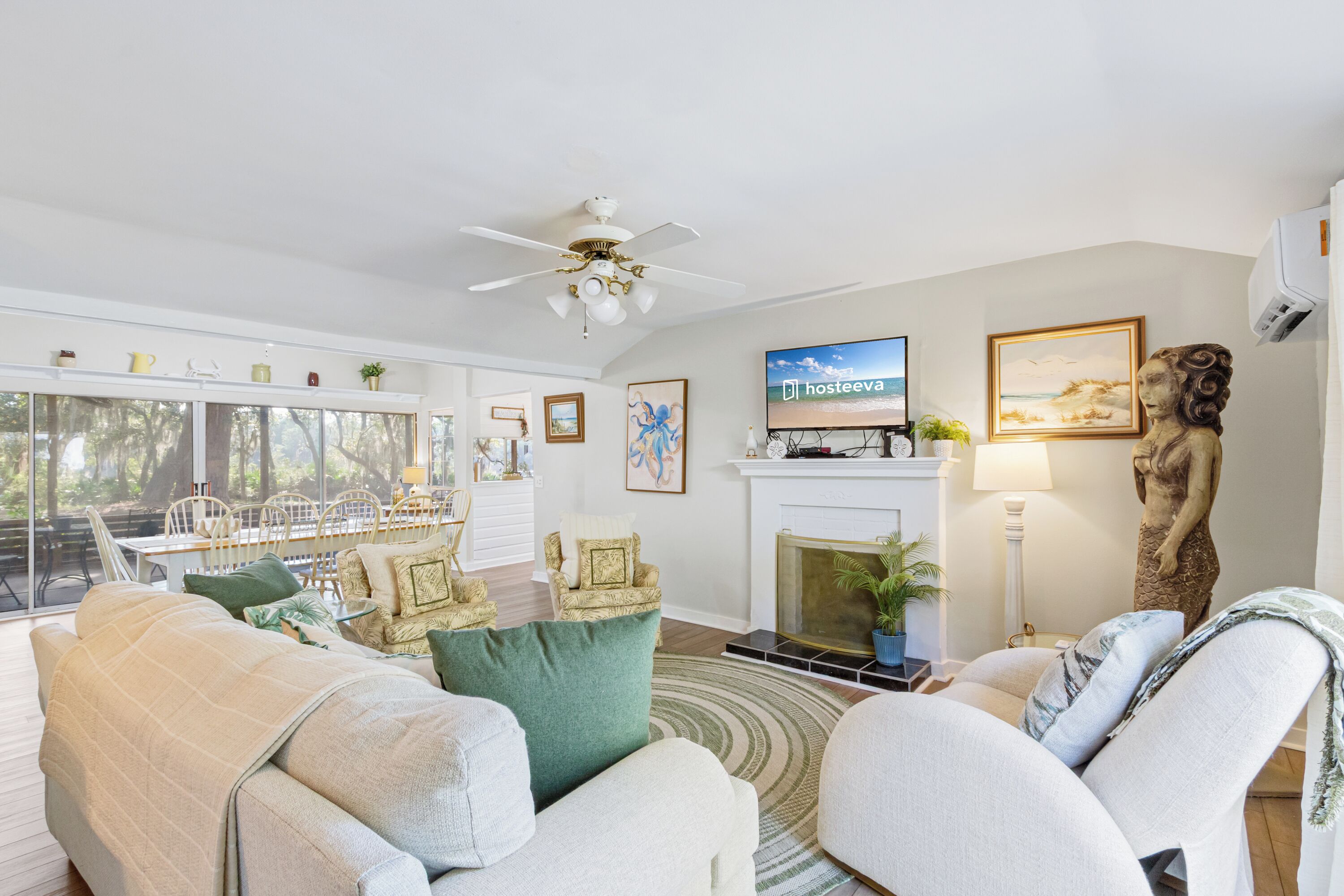 Casa de campo Signature, 3 habitaciones, patio | Sala de estar | Smart TV de 32 pulgadas con canales digitales