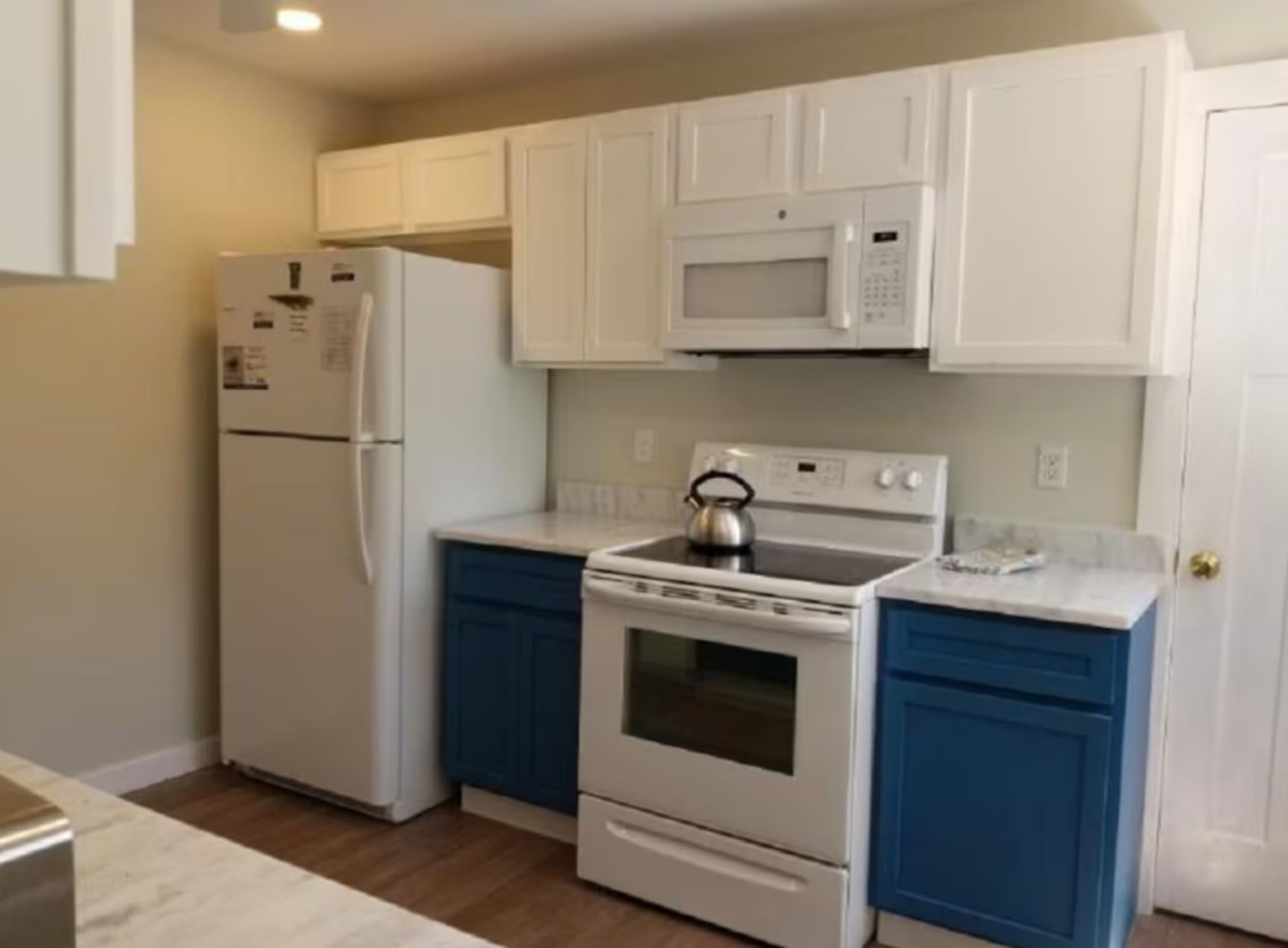 Signature Cottage, 3 Bedrooms, Patio | Private kitchen | Fridge, microwave, oven, stovetop