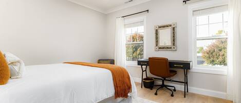 1 bedroom, desk, WiFi, bed sheets