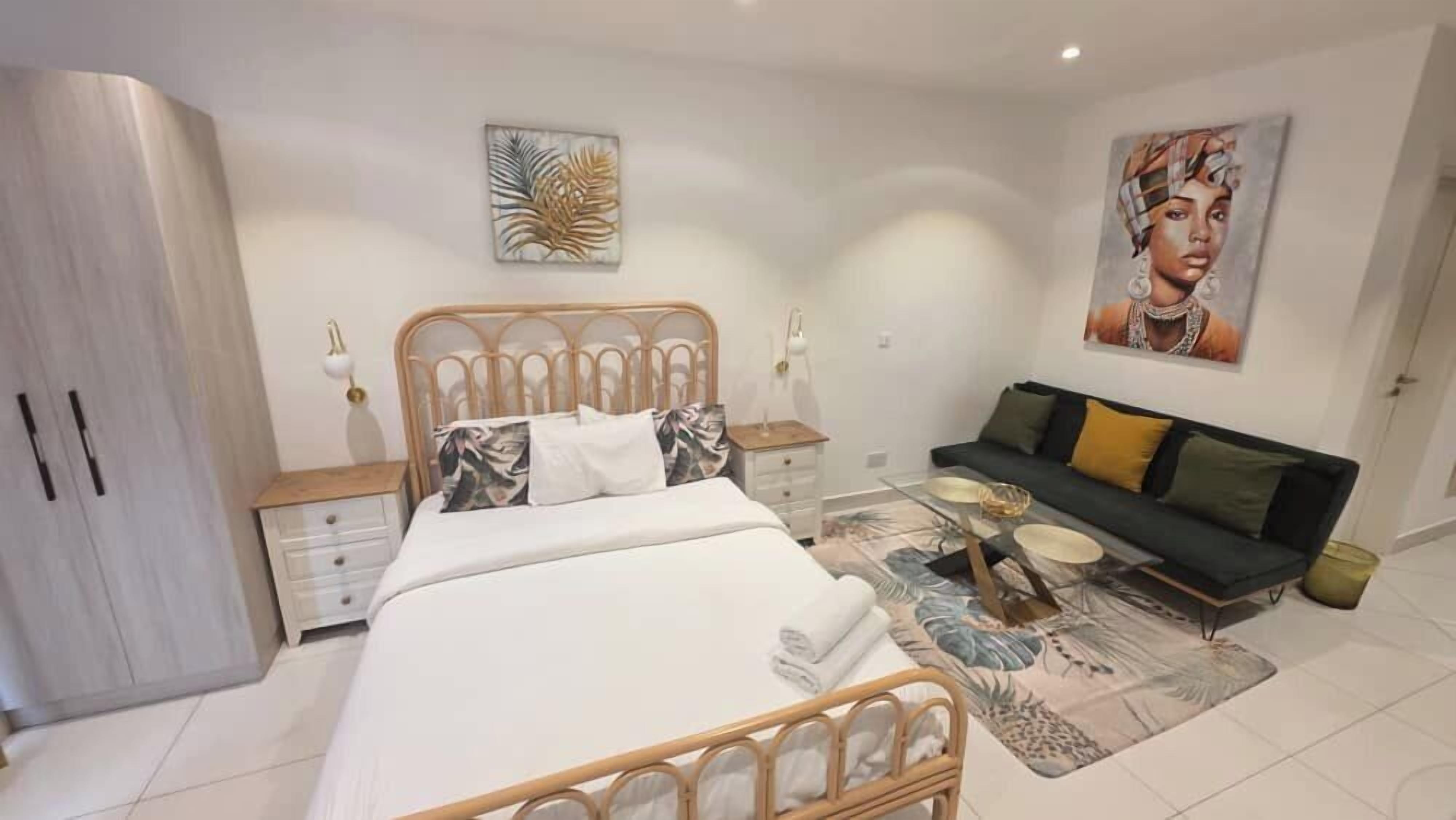 Suíte estúdio luxo, sacada, vista para a cidade | Escrivaninha, espaço de trabalho para notebook