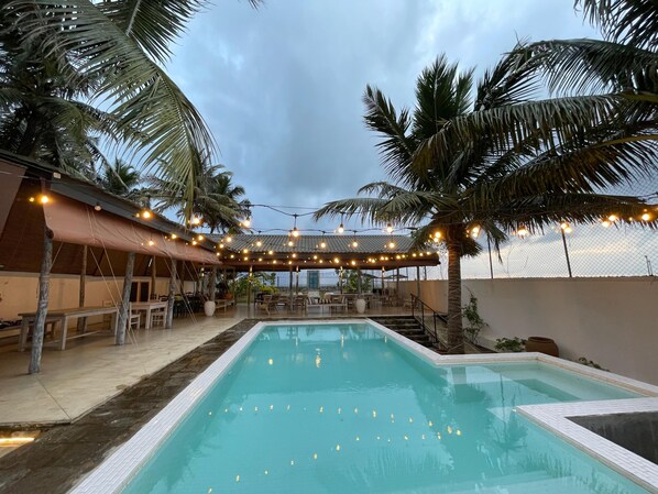 10 outdoor pools - Chelsi Blu by The Governor (Wattala)