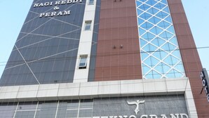 Gambar tidak terklasifikasi, 2 dari 12, tombol