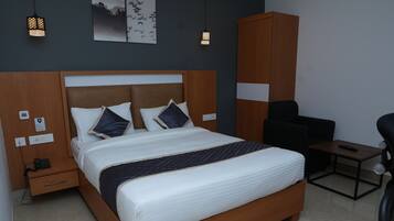 In-room safe, desk, laptop workspace, soundproofing