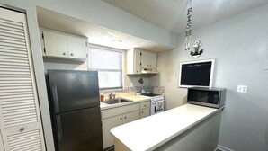 Coffee/tea maker, fridge, microwave, oven - Waterfront 1BR condo on Marco Island with pool, marina access, WiFi. (Marco Island)