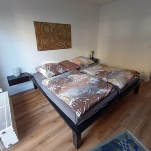 2 slaapkamers, een strijkplank/strijkijzer, gratis wifi, beddengoed