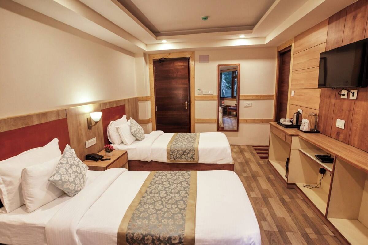 Standard Twin Room | Peti besi dalam bilik, meja, kalis bunyi, seterika/papan seterika 