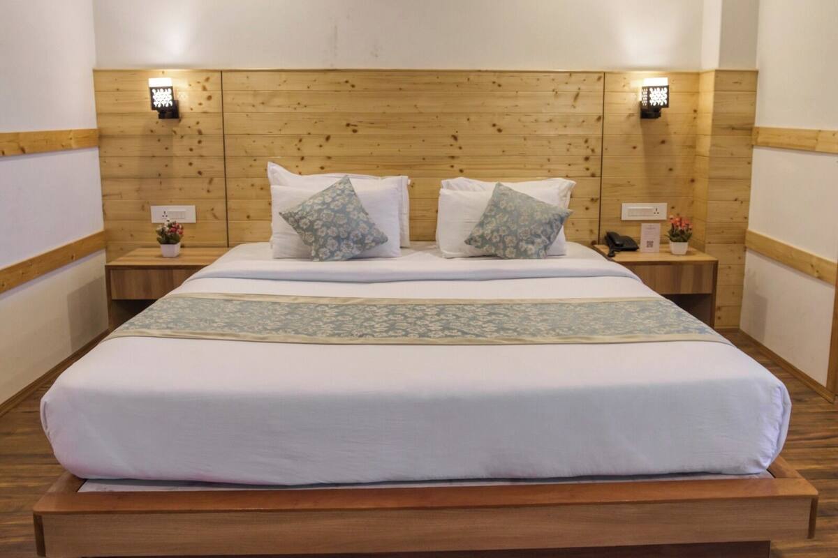 Deluxe Room | Peti besi dalam bilik, meja, kalis bunyi, seterika/papan seterika 