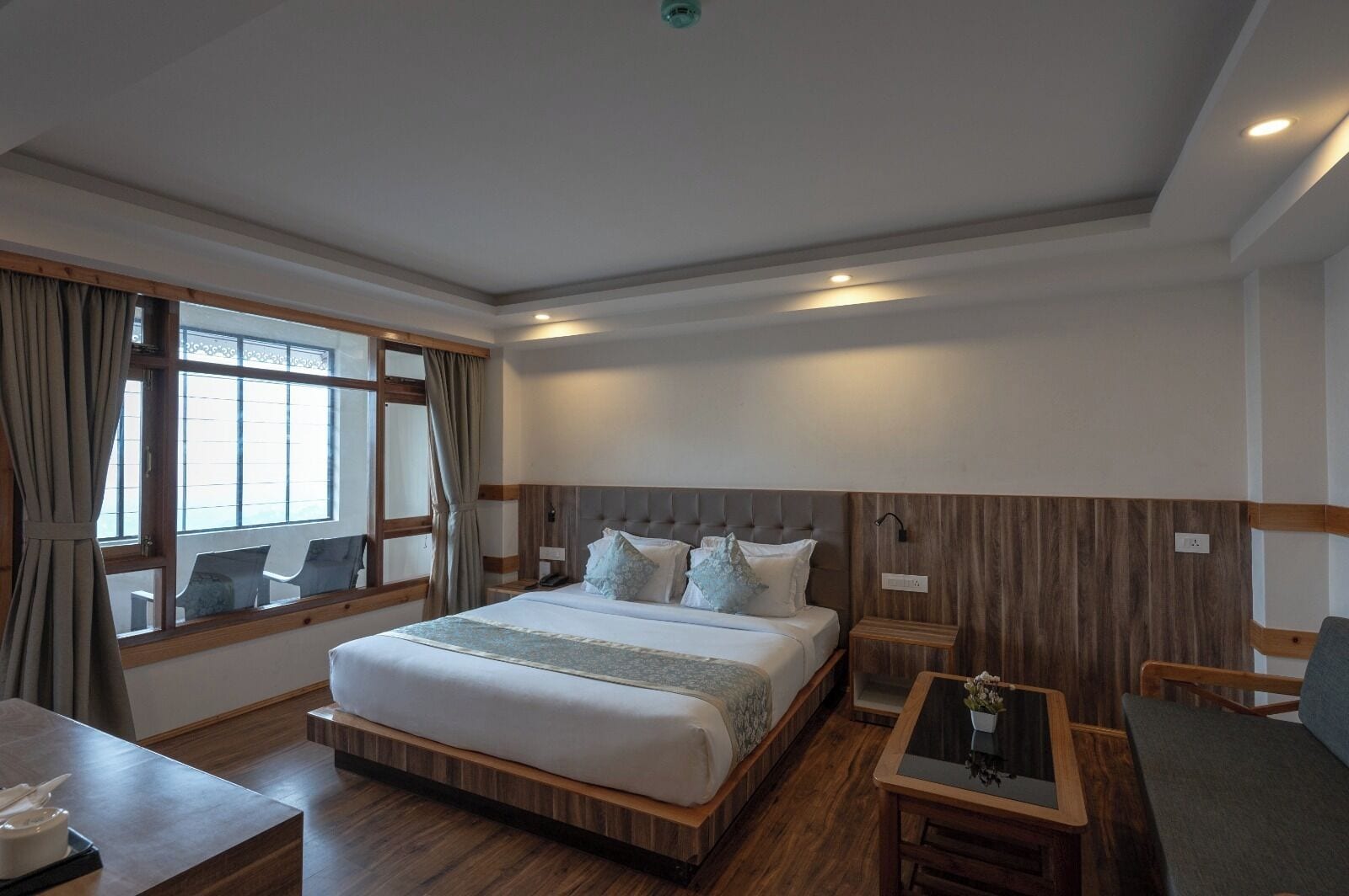 Habitación ejecutiva, vista a la ciudad | Caja de seguridad en la habitación, escritorio y insonorización 