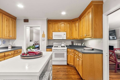 Sweet Home Bama Hideaway–Walk to UA & Bryant-Denny