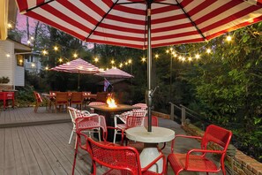 تناول الطعام بالخارج