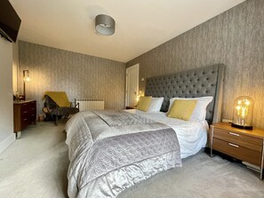 4 Schlafzimmer, Bügeleisen/Bügelbrett, WLAN, Bettwäsche