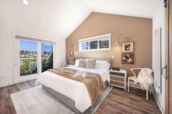 3 bedrooms, desk, iron/ironing board, WiFi