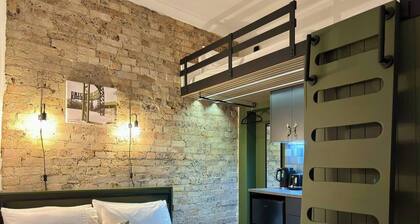 Balmain Village Retreat | Sleeps 4 | AC + Parking | City 3kms