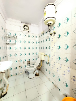 Double Room | Bathroom | Shower, slippers, towels, soap