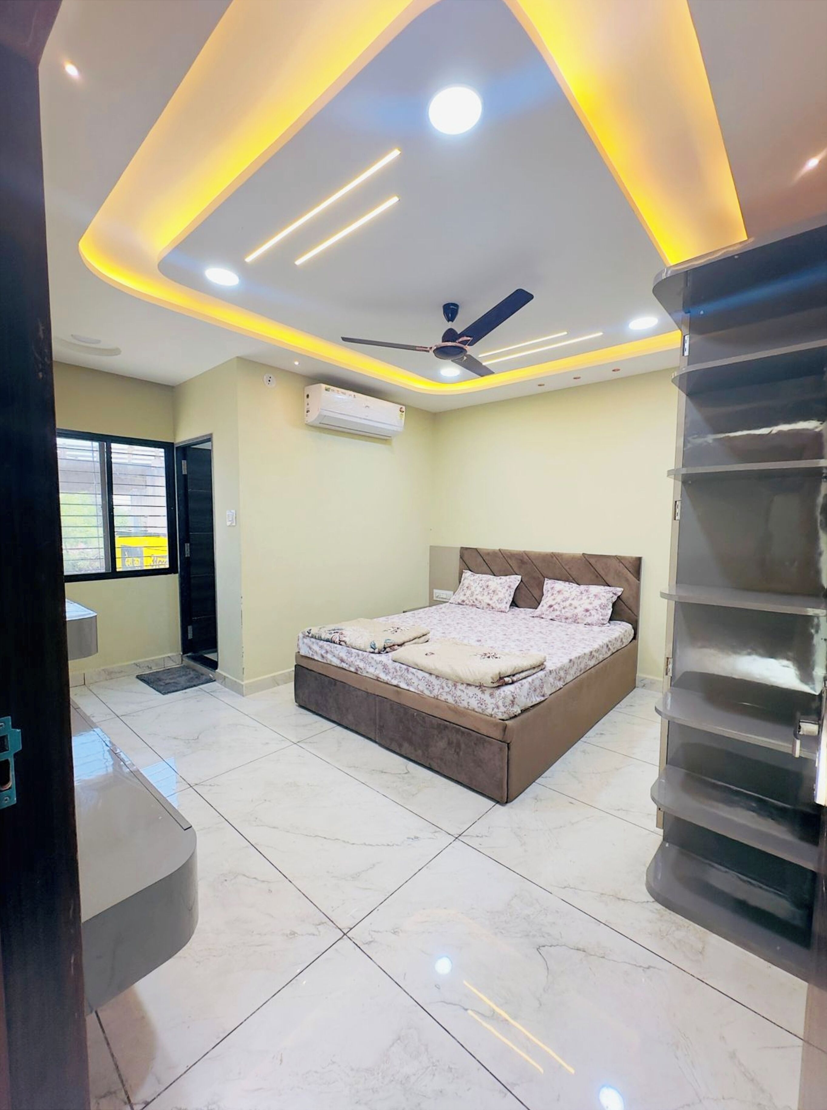 Deluxe Double Room, Air conditioning | Hypo-allergenic bedding, desk, soundproofing, free WiFi