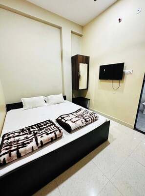 Ropa de cama hipoalergénica, escritorio y sistema de insonorización 