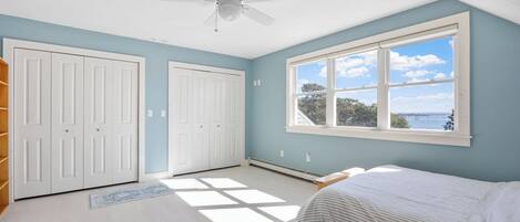 5 bedrooms, iron/ironing board, free WiFi, bed sheets