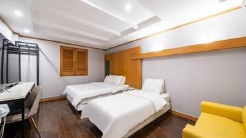 Business Twin Room | Desk, laptop workspace, free WiFi