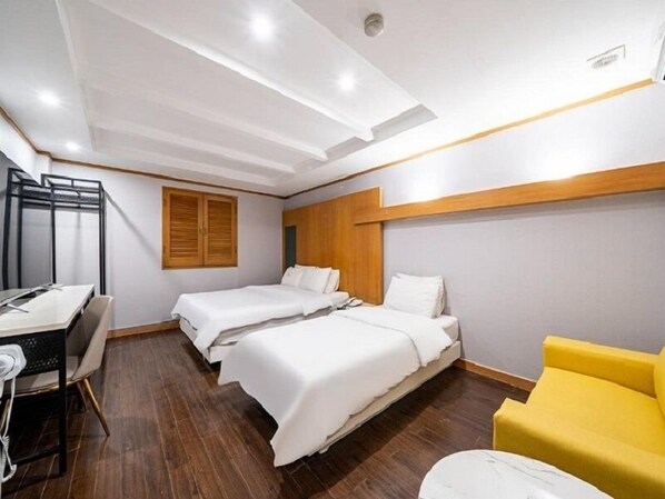 Business Twin Room | Desk, laptop workspace, free WiFi