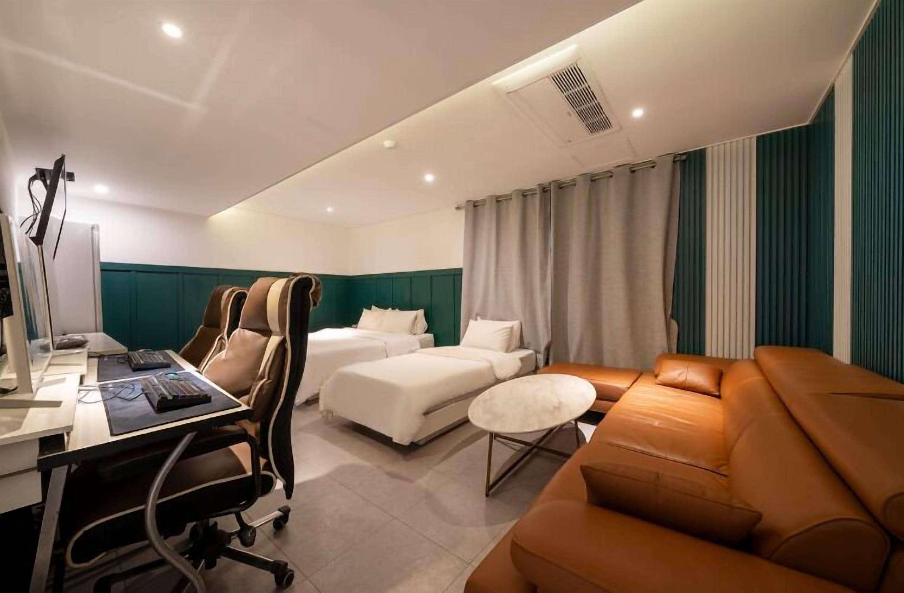 Family Twin Room, Non Smoking | Desk, laptop workspace, free WiFi