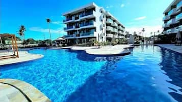 3 piscine all'aperto