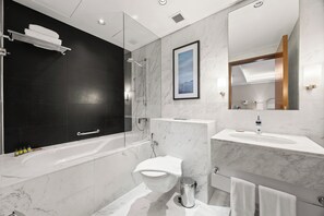 Bathroom - Snug Studio in Dubai Mall Steps From Burj Khalifa (Dubai)