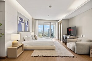 In-room safe, iron/ironing board, free WiFi - Snug Studio in Dubai Mall Steps From Burj Khalifa (Dubai)