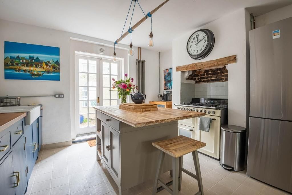 电热水壶、烤面包机