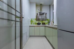 ตู้เย็น, เครื่องครัว/จาน/ช้อนส้อม