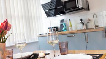 KĂŒhlschrank, Mikrowelle, Herdplatte, GeschirrspĂŒler