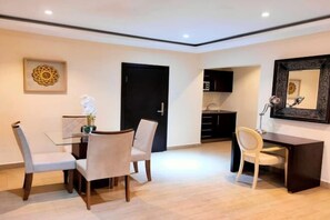 Room - The Cabin Hotel (Accra)