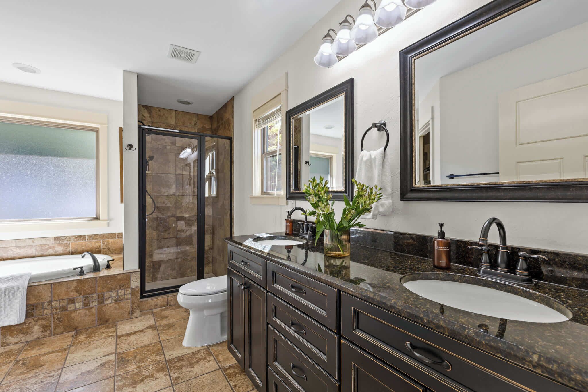 シャワー、ヘアドライヤー、タオル