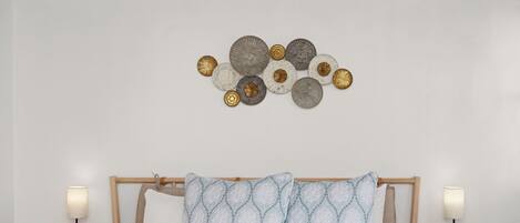 مكواة/لوح كي وسرير سفر وواي فاي مجانًا وملاءات أسرّة