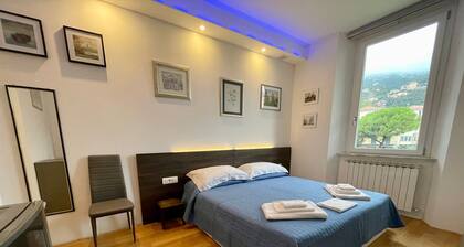Chambre climatisée avec salle de bain privée, petit-déjeuner inclus et parking. Idéal pour les Cinque Terre !