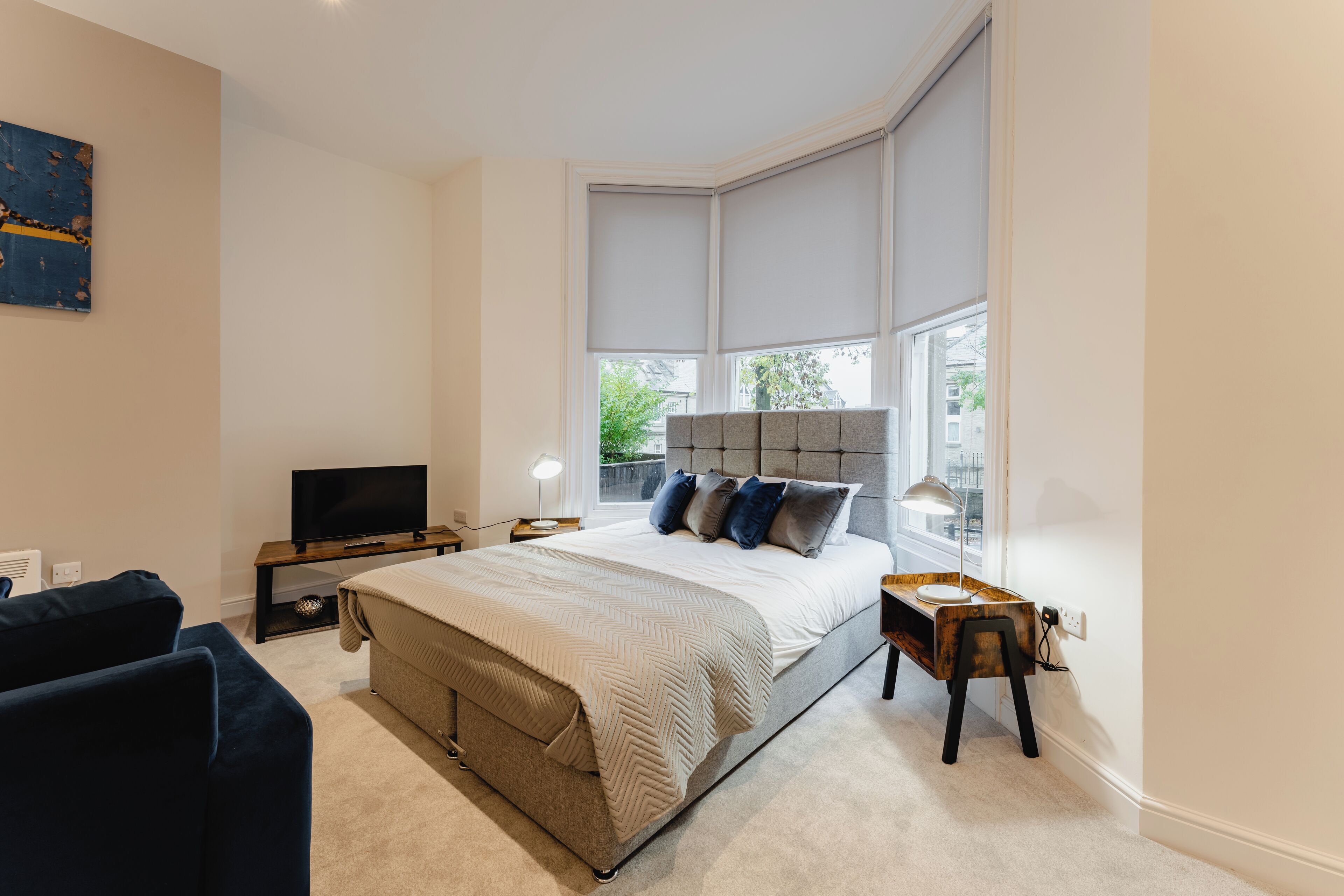 Deluxe Studio, Non Smoking, Pets Not Allowed | Living area | Flat-screen TV