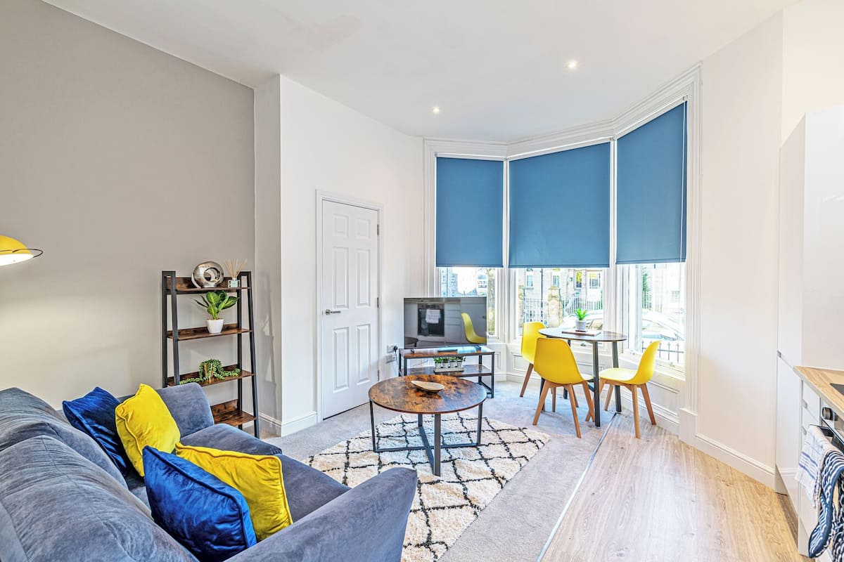Family Apartment, 2 Bedrooms, Non Smoking | Living area | Flat-screen TV