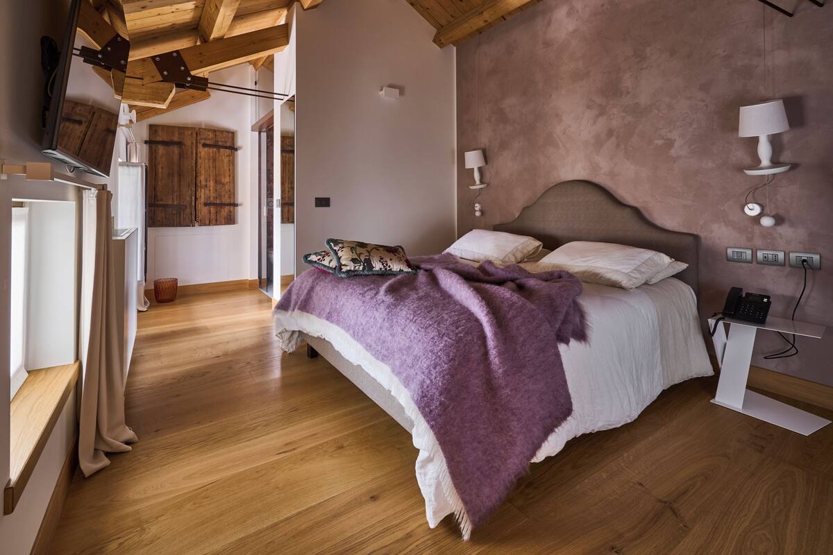 Habitación doble estándar, se aceptan mascotas, vista al jardín | Sábanas de algodón egipcio, ropa de cama de alta calidad y edredón