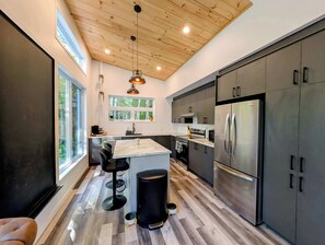 Fridge, microwave, oven, stovetop - Spa - Piano - Absolute Comfort - Le montagnard (Saint-Roch-de-Mékinac)