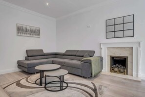 Televisión y oficina 