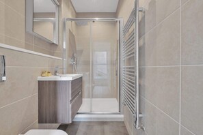 Shower, hair dryer, towels, shampoo