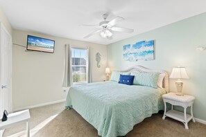 Exclusive-Apartment, 2 Schlafzimmer, Balkon, Gartenblick | Individuell dekoriert, individuell eingerichtet, Bügeleisen/Bügelbrett