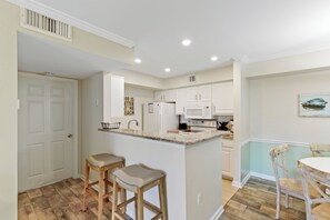 Exclusive-Apartment, 2 Schlafzimmer, Balkon, Gartenblick | Eigene Küche | Kühlschrank, Mikrowelle, Ofen, Herdplatte