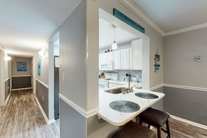 시그니처 콘도, 침실 3개, 발코니, 정원 전망 | 전용 주방 | 냉장고, 전자레인지, 오븐, 쿡탑